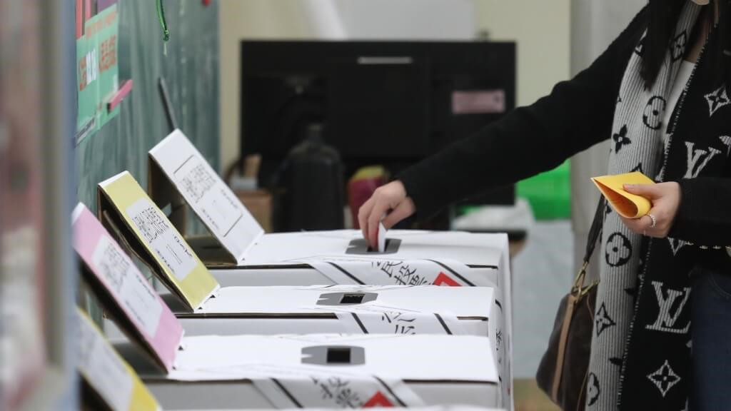 台灣「九合一」選舉今日投票　朱立倫轟民進黨「由綠轉黑」