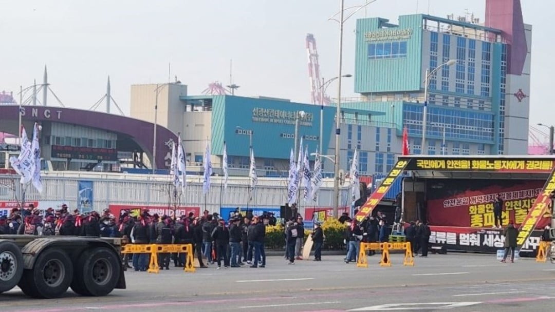 南韓貨車司機罷工踏入第五日　政府首與工會談判尹錫悅擬下復工令