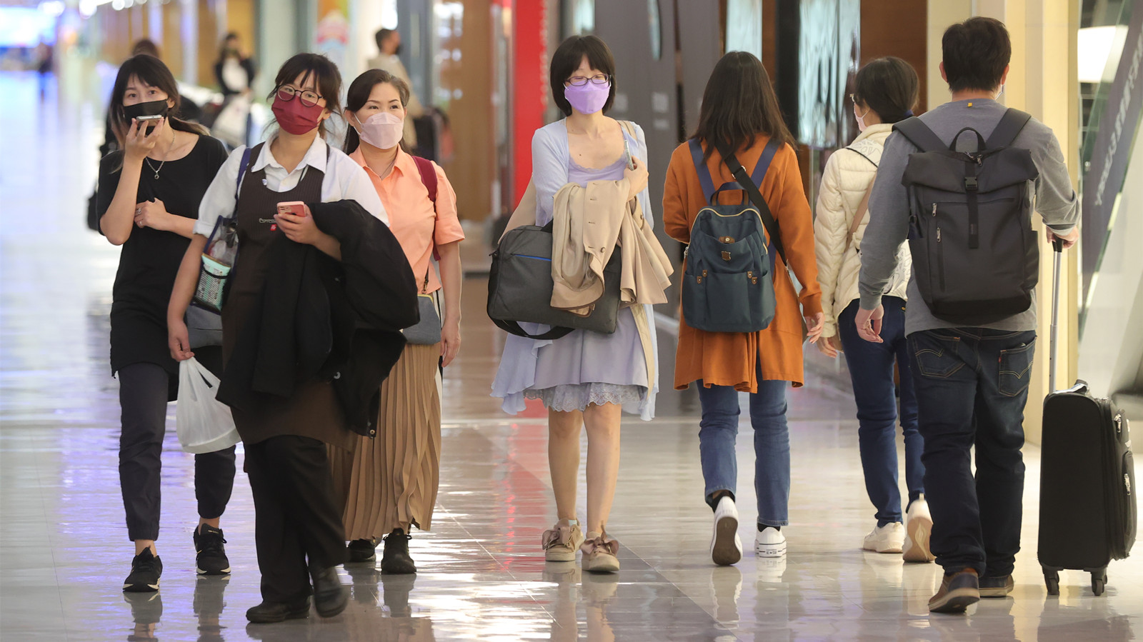 台灣疫情｜增約一萬宗確診　首現BA.2.75本土病例　周四起戶外免戴口罩　