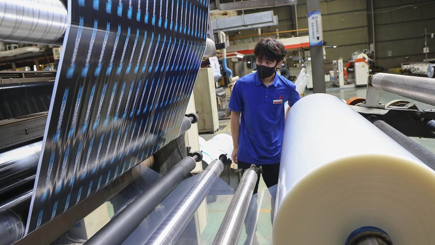 內地經濟｜11月財新製造業PMI回升至49.4-仍處收縮區間