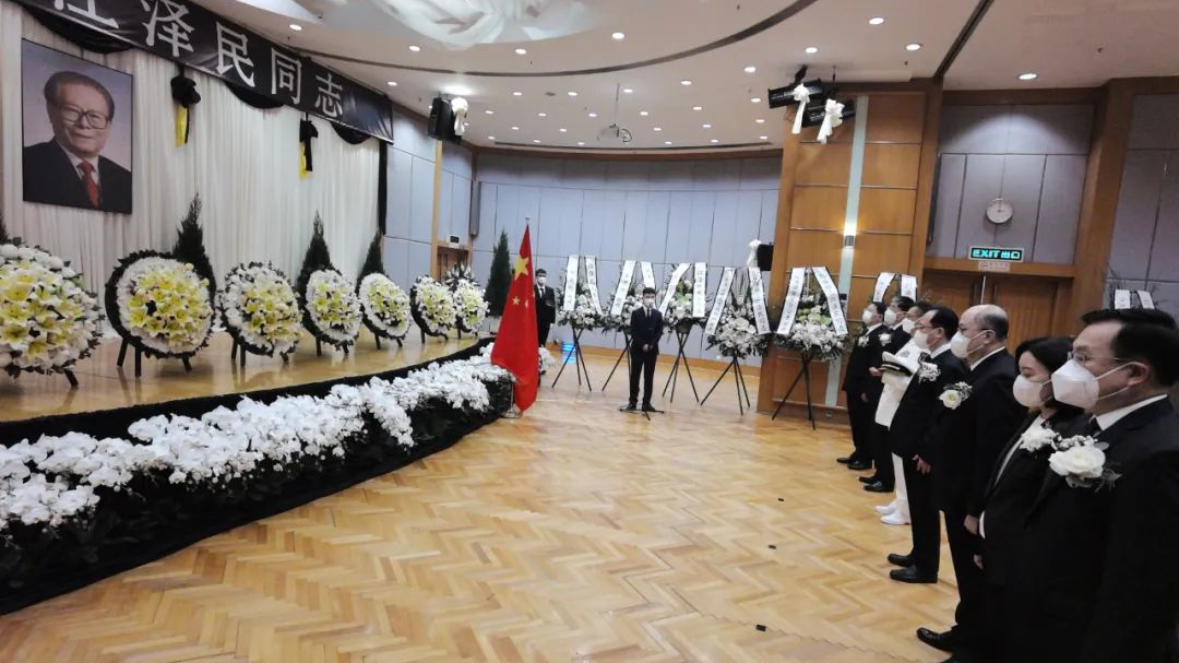 駱惠寧沉痛悼念江澤民　中央駐港機構和中資企業負責人參加弔唁活動