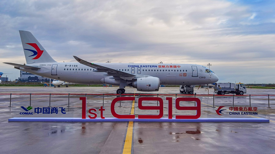 全球首架國產C919客機正式交付東航　最快明春投入商業載客運營