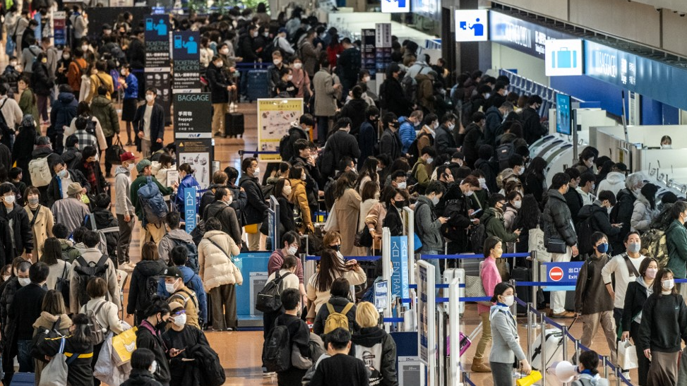 指中國旅客感染率正下降　日本政府擬放寬入境防疫管控