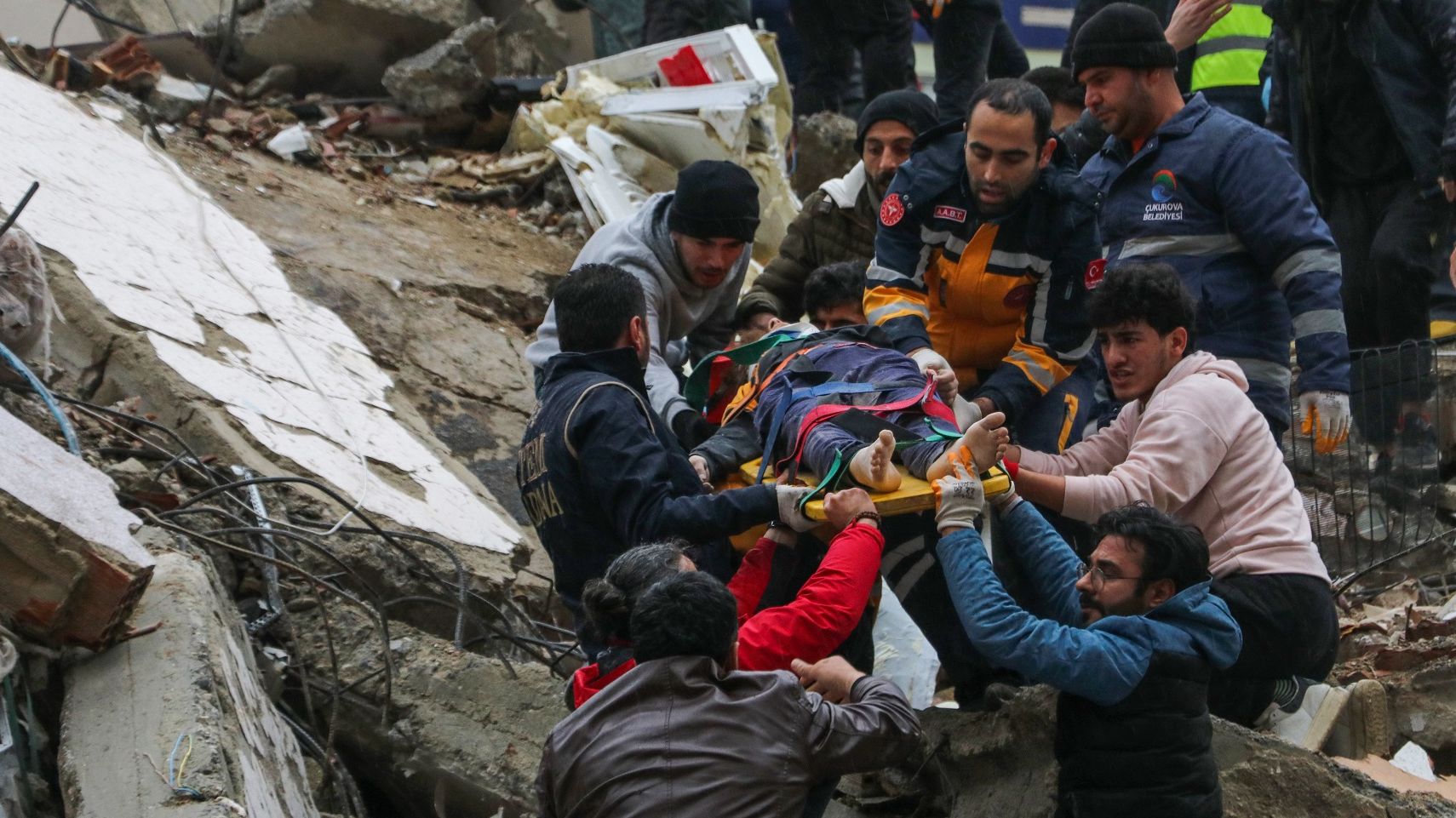 土耳其地震｜遇難人數升至最少641人　歐盟及俄羅斯等將派救援隊伍