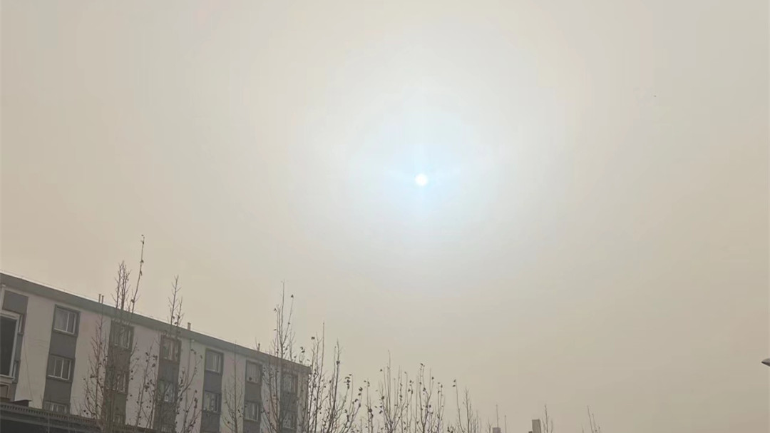 內地逾10省市出現沙塵暴　北京天空現「藍太陽」