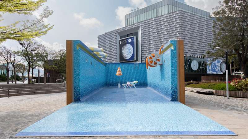 香港藝術館外現巨型泳池及微型地標-邀公眾進入藝術家想像世界