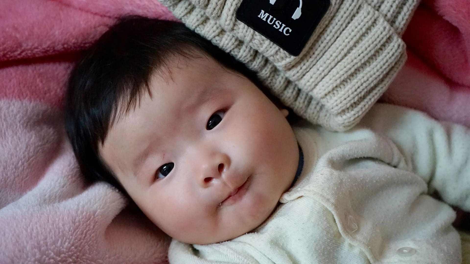 初生嬰兒也有社交情緒？盡早關注建立親密親子關係