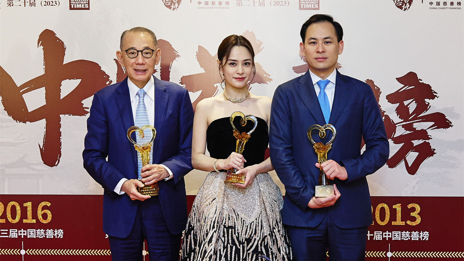 中國慈善榜｜楊受成獲頒最高榮譽「慈善領袖」-楊政龍首奪「年度青年慈善家」