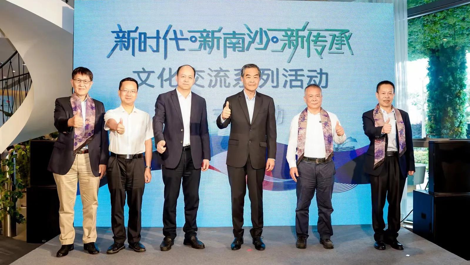 粵港青年辦香雲紗服飾展文化交流　梁振英：為國風服飾創新添新動力