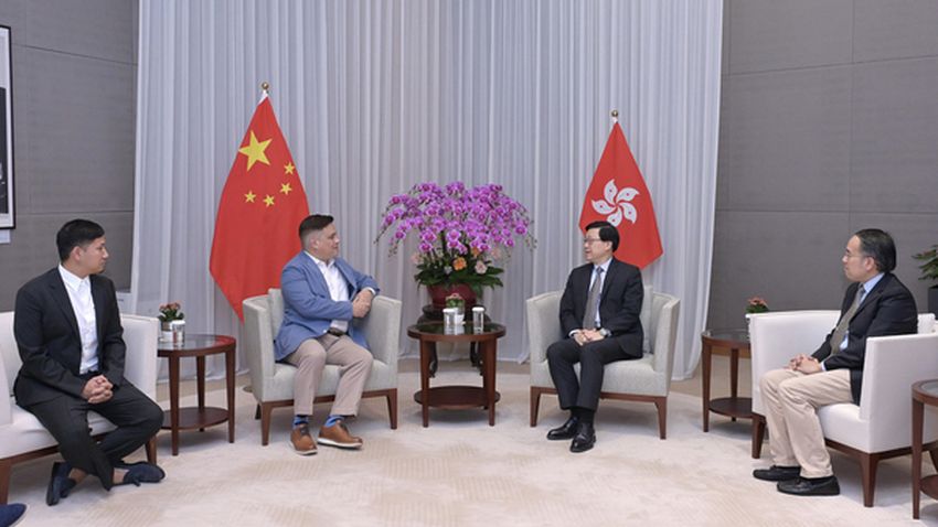 李家超與菲律賓參議長蘇比瑞會晤　鼓勵菲國企業和人才來港發展