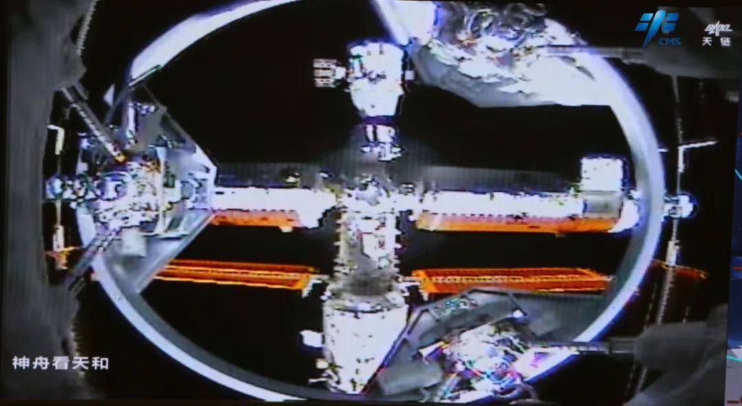 神舟十六號完成5次自主變軌　-歷時6.5小時與空間站成功對接