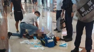 獨家-|-在荷里活廣場刀手眼下救人----施救市民憶述搶救經過