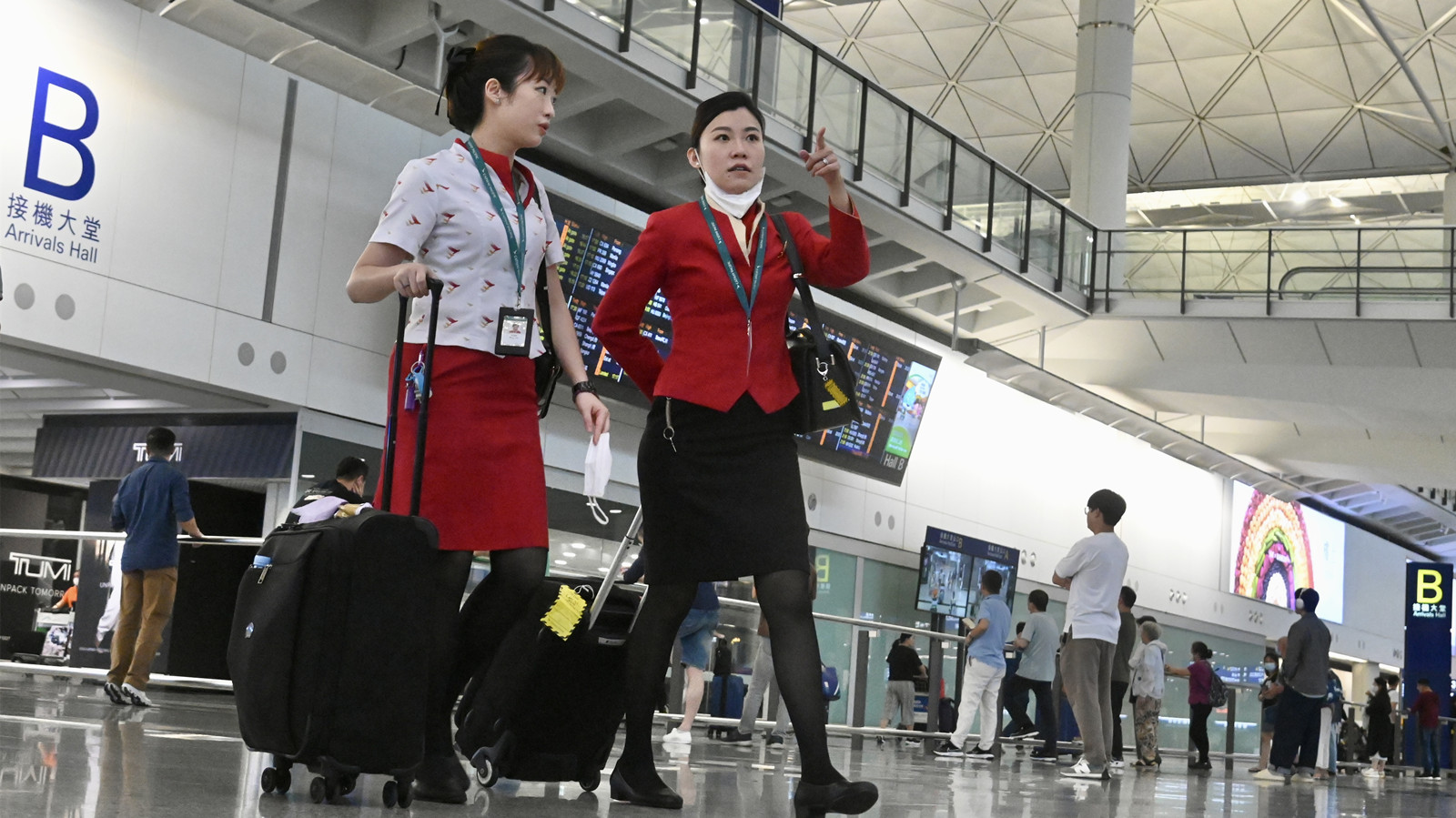 國泰深圳辦機艙服務員面試　首日有逾百人參加