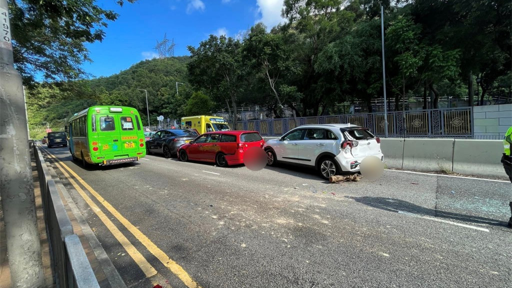 香港仔海傍道五車相撞大塞車-有居民改乘街渡到鴨脷洲搭港鐵