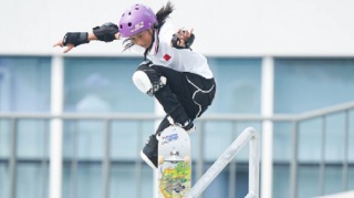 有片-杭州亞運-13歲少女崔宸曦滑板封后-成中國最年輕亞運冠軍