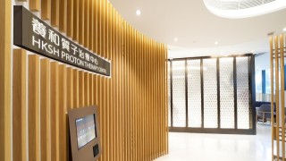 李嘉誠捐100萬元-資助兩名癌症兒童接受質子治療