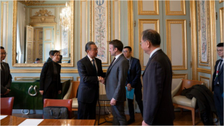 法國總統馬克龍會見王毅-稱堅持一中政策願加強戰略協作
