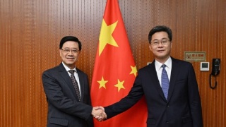 全國兩會-李家超訪京與財政部官員會晤-鼓勵地方政府在港發離岸人債