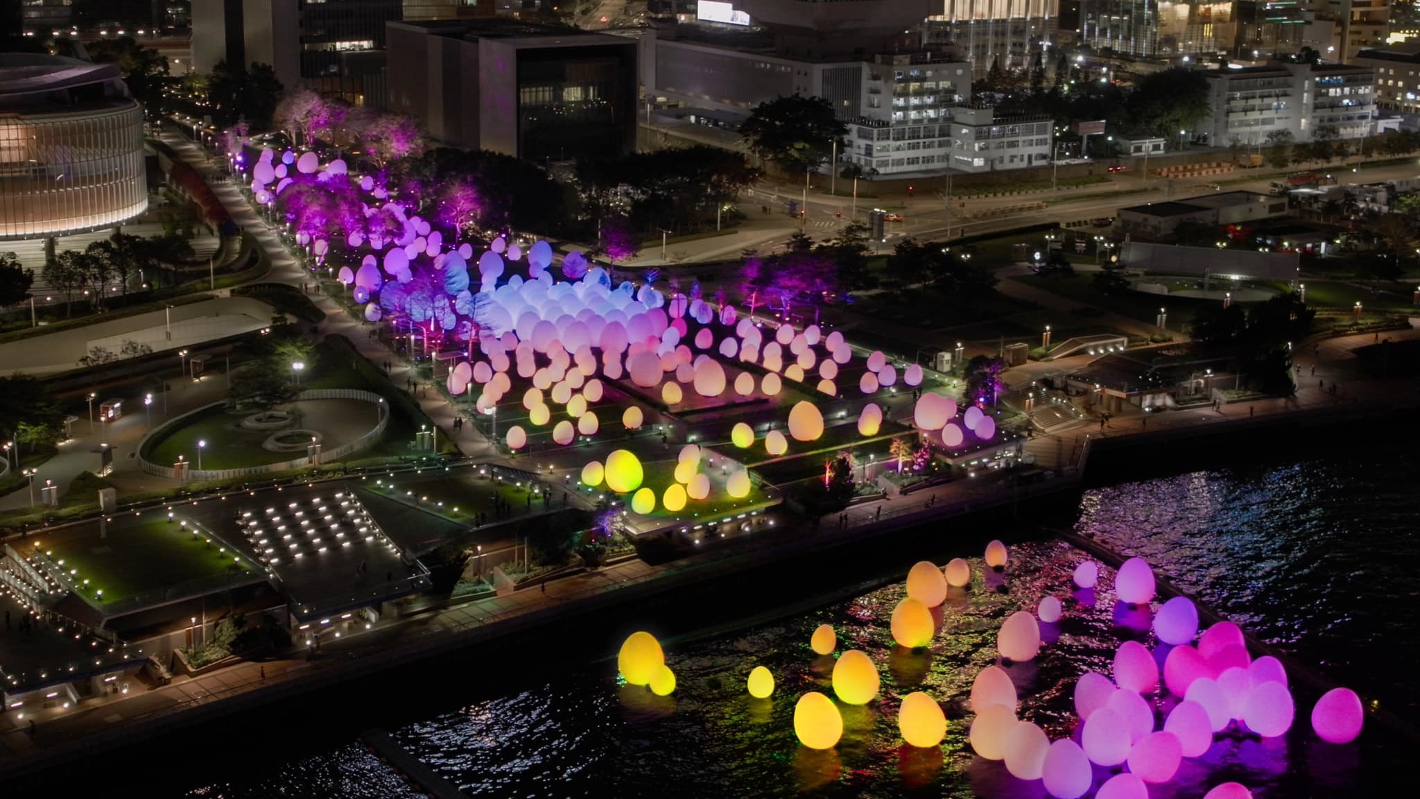 「teamLab: 光漣」今夜閃耀維港  邀市民漫步巨蛋間的奇幻世界