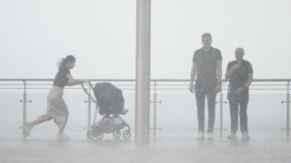 黃雨-天文台-本港將有大驟雨及強烈狂風雷暴-籲市民應提高警覺