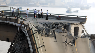 佛山海船撞九江大橋4人失蹤-17年前曾發生8死慘劇