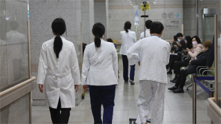 南韓醫學院教授團體稱到期將自動離職-政府稱辭職未受理