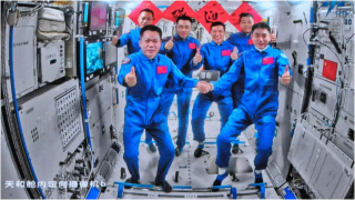 神十八-三名航天員順利進駐中國空間站-與神十七乘組會師