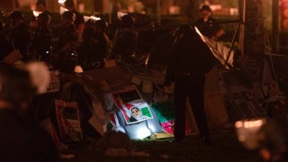 洛杉磯警方包圍南加州大學示威者營地-學生自行離開無人被捕