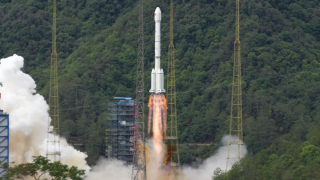 首顆中軌寬帶通信衛星-智慧天網一號01星發射成功
