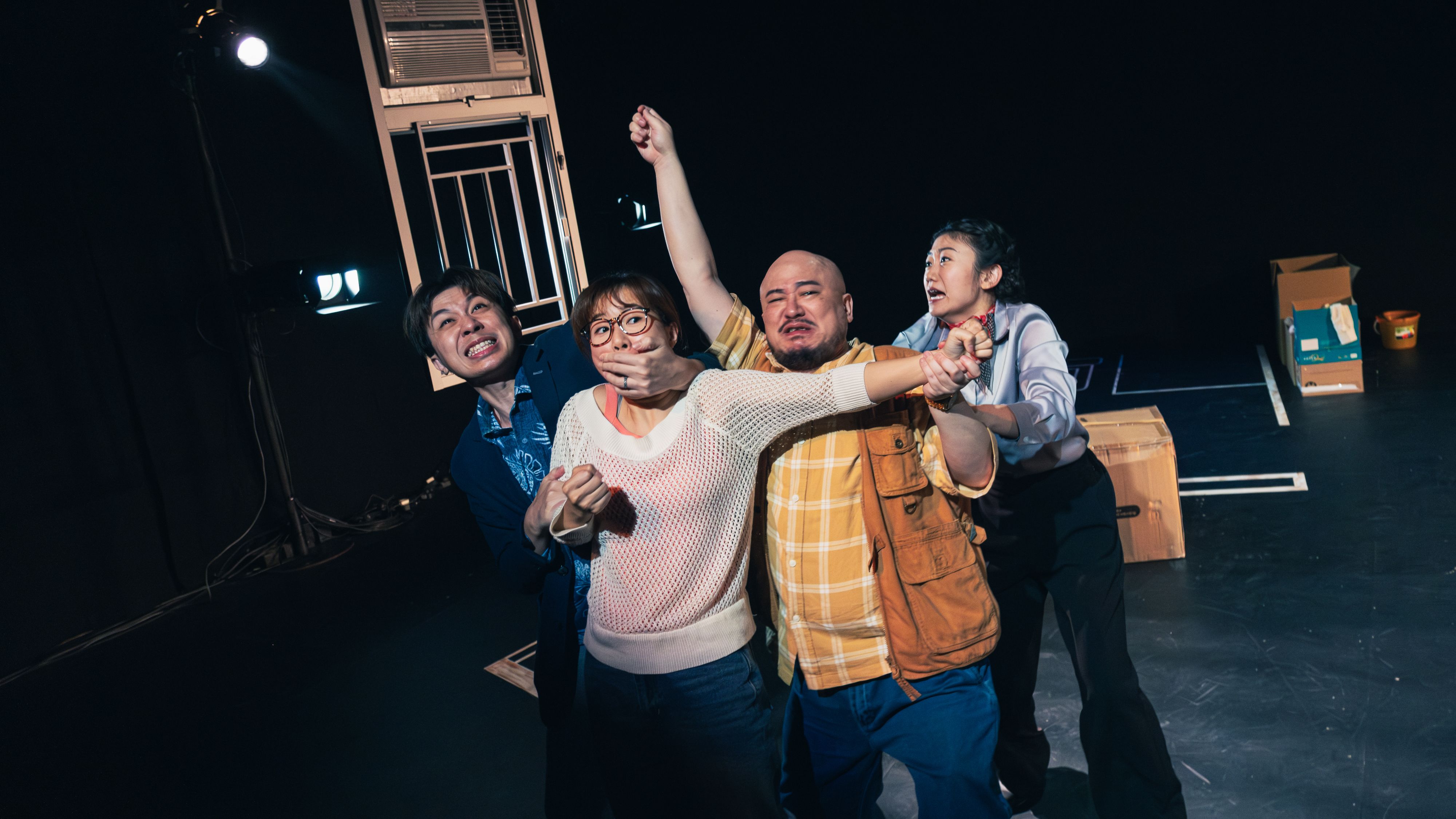 香港話劇團《凶的空間》上演 「凶宅」中再思蝸居生存苦況