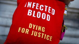 英國公布-血液污染醜聞-調查報告-3000人受污染致死賠償料近1000億