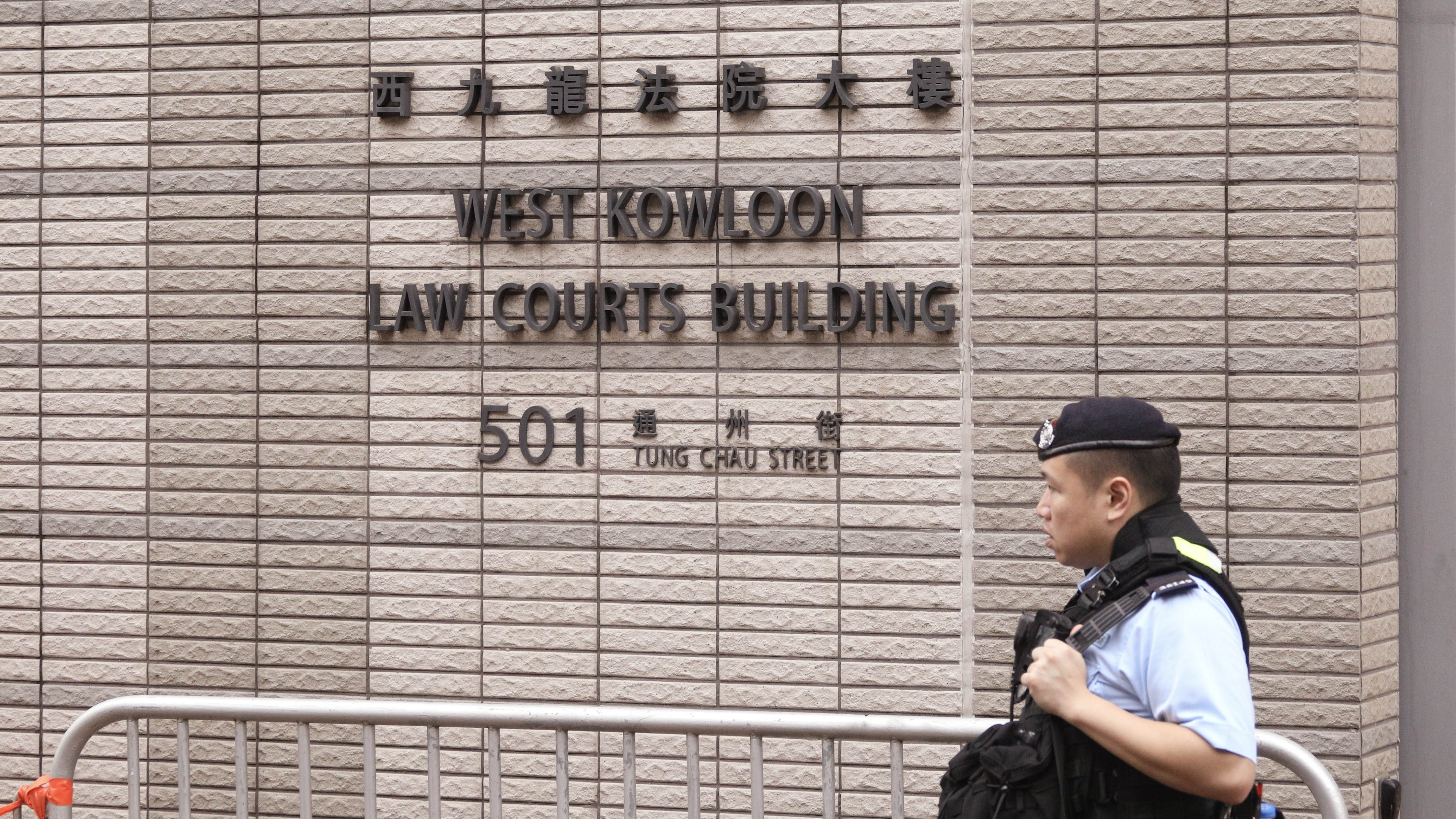 海關關員健身室偷現金後求事主銷案-認盜竊及意圖妨礙司法公正等罪押6-22判刑