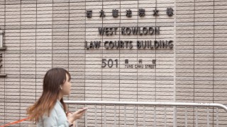 的士司機涉超速及將找贖紙幣扔車外-被控-無禮貌及不守規矩-押2-3裁決