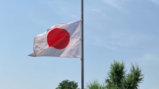 降半旗向蘇州見義勇為女子致哀-日本駐華使館-勇氣善良代表廣大中國民眾