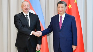 習近平晤阿塞拜疆總統阿利耶夫-雙方同意建立全面戰略夥伴關係