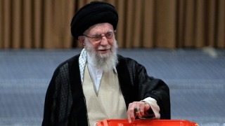 伊朗總統大選舉行第二輪投票-改革派保守派正面交鋒