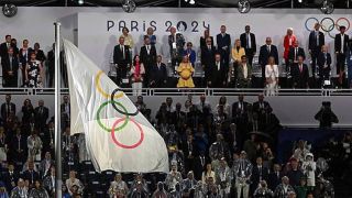 巴黎奧運-開幕式大烏龍-工作人員錯將五環旗上下顛倒