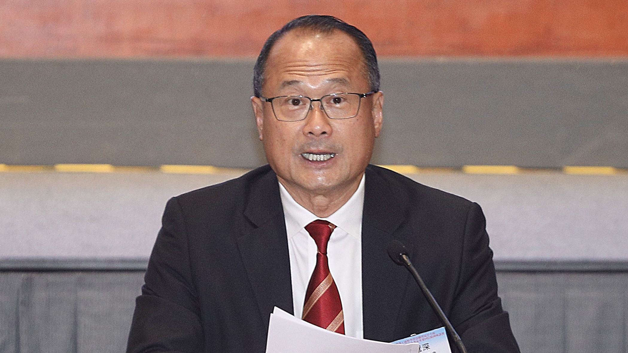 政情｜港澳辦再轉載涉長和交易評論文章：社會各界支持對交易進行審查　冀長和懸崖勒馬