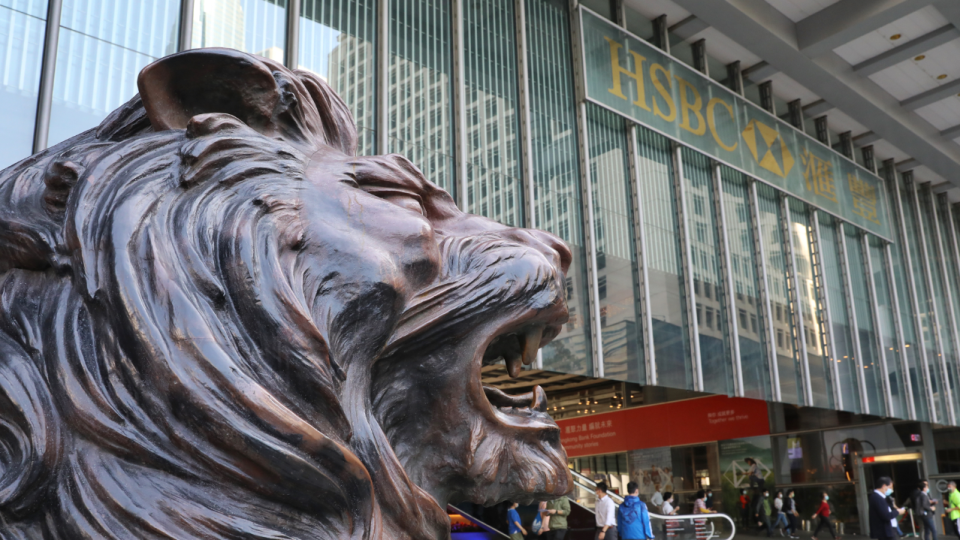 異動股|國泰曾跌逾7%創近7個月最大跌幅 往返迪拜和利雅得航班取消 滙控-未來三年斥近47億支持恒生發展-未計劃分拆其非核心資產