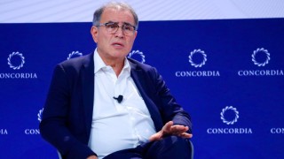 末日博士-魯賓尼料AI益處抵消關稅等影響-開啟-美國例外論-新時代