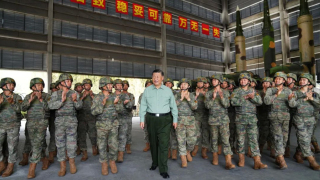 習近平視察火箭軍某旅-嚴肅查處官兵身邊的腐敗問題和不正之風-全面加強練兵備戰