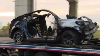 特斯拉加拿大發生致命車禍-4乘客因-電動門故障-被困車內活活燒死