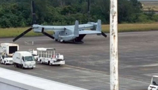 兩架美軍-魚鷹-運輸機緊急在日本機場著陸-當地民眾質疑其安全性