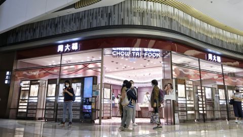 鄭氏家族股權架構重組-474億周大福珠寶股份注入周企