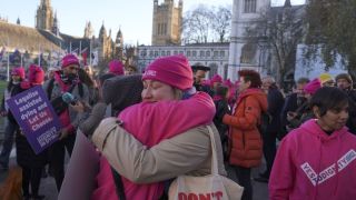 協助死亡丨英下議院激辯逾四小時-二讀通過安樂死法案