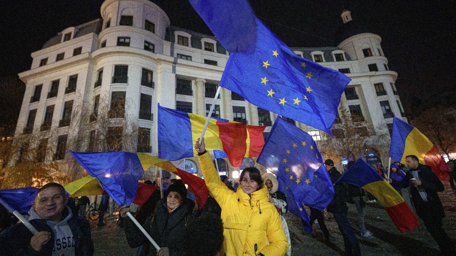 羅馬尼亞憲法法院取消總統大選第一輪結果兩名候選人批評決定