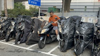 觀塘31輛電單車遭縱火-麗港城車主無奈-以為自己無事添