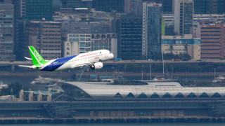 C919元旦首航上海飛香港以-新皮膚-亮相-專家-助國產機走向國際