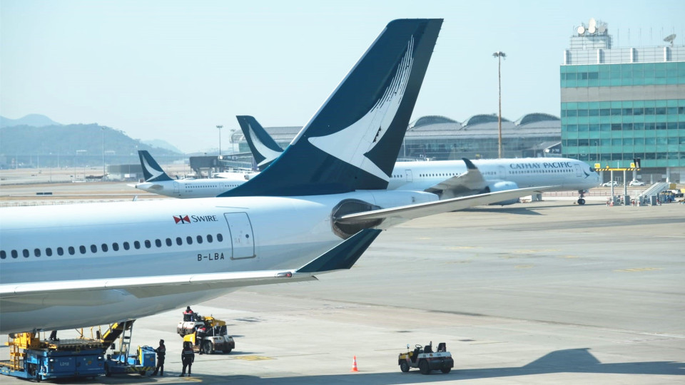 倫敦希斯路機場變電站起火停運　國泰：今晚CX251及CX255兩航班照常出發