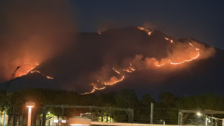 八鄉雞公嶺山火通宵焚燒未救熄-兩名被困行山客由直升機救走